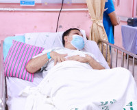 ผู้ว่าราชการจังหวัดสุราษฎร์ธานี เยี่ยมอาการและให้กำลังใจอาสา ... พารามิเตอร์รูปภาพ 9