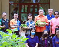 ผู้ว่าราชการจังหวัดสุราษฎร์ธานี จับมือ นายกเหล่ากาชาดจังหวัด ... พารามิเตอร์รูปภาพ 8