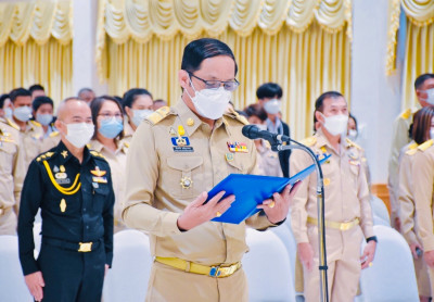 พิธีวางพานพุ่มดอกไม้สดถวายราชสักการะ เนื่องในวันพระบิดาแห่งฝ ... พารามิเตอร์รูปภาพ 1