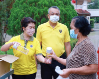 ผู้ว่าราชการจังหวัดสุราษฎร์ธานี จับมือ นายกเหล่ากาชาดจังหวัด ... พารามิเตอร์รูปภาพ 9