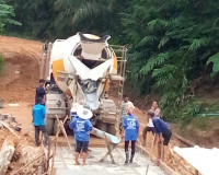 ชาวบ้านผู้ประสบภัย ปลื้มใจ หลังผู้ว่าฯสุราษฎร์ธานี เดินหน้า  ... พารามิเตอร์รูปภาพ 11