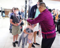 ผู้ว่าราชการจังหวัดสุราษฎร์ธานี ร่วมต้อนรับนักท่องเที่ยวบินต ... พารามิเตอร์รูปภาพ 3