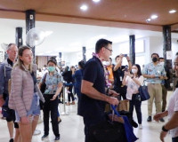 ผู้ว่าราชการจังหวัดสุราษฎร์ธานี ร่วมต้อนรับนักท่องเที่ยวบินต ... พารามิเตอร์รูปภาพ 11