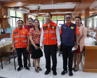 รองผู้ว่าราชการจังหวัดสุราษฎร์ธานี เดินไปตรวจเยี่ยมและให้กำล ... พารามิเตอร์รูปภาพ 2
