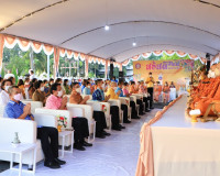 ผู้ว่าราชการจังหวัดสุราษฎร์ธานี นำพุทธศาสนิกชน ทำบุญตักบาตรว ... พารามิเตอร์รูปภาพ 9