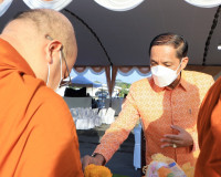 ผู้ว่าราชการจังหวัดสุราษฎร์ธานี นำพุทธศาสนิกชน ทำบุญตักบาตรว ... พารามิเตอร์รูปภาพ 11
