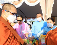 ผู้ว่าราชการจังหวัดสุราษฎร์ธานี นำพุทธศาสนิกชน ทำบุญตักบาตรว ... พารามิเตอร์รูปภาพ 13