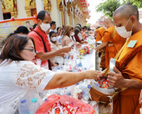จังหวัดสุราษฎร์ธานีจัดพิธีตักบาตร-ฉลองพระใหม่ โครงการบรรพชาอ ... พารามิเตอร์รูปภาพ 14