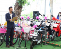 ภาคส่วนต่างๆ พร้อมใจมอบสิ่งของและปัจจัยให้เหล่ากาชาดจังหวัดส ... พารามิเตอร์รูปภาพ 15