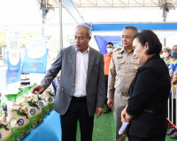 จังหวัดสุราษฎร์ธานีจับมือกระทรวงพาณิชย์ เปิดจำหน่ายสินค้าราค ... พารามิเตอร์รูปภาพ 5