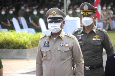 รองผู้ว่าราชการจังหวัดสุราษฎร์ธานีร่วมพิธีวางพวงมาลาและบำเพ็ ... พารามิเตอร์รูปภาพ 1