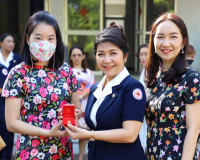 ผู้ว่าราชการจังหวัดสุราษฎร์ธานี จับมือนายกเหล่ากาชาดจังหวัดส ... พารามิเตอร์รูปภาพ 4