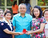 ผู้ว่าราชการจังหวัดสุราษฎร์ธานี จับมือนายกเหล่ากาชาดจังหวัดส ... พารามิเตอร์รูปภาพ 11