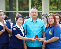 ผู้ว่าราชการจังหวัดสุราษฎร์ธานี จับมือนายกเหล่ากาชาดจังหวัดส ... พารามิเตอร์รูปภาพ 12