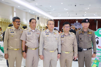 ผู้ว่าราชการจังหวัดสุราษฎร์ธานี ตรวจเยี่ยม การรับสมัครเลือกต ... พารามิเตอร์รูปภาพ 1