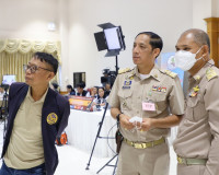 ผู้ว่าราชการจังหวัดสุราษฎร์ธานี ตรวจเยี่ยม การรับสมัครเลือกต ... พารามิเตอร์รูปภาพ 4