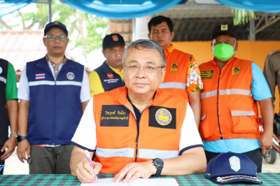 ผู้ว่าราชการจังหวัดสุราษฎร์ธานี ลงพื้นที่ตรวจเยี่ยมจุดตรวจจุ ... พารามิเตอร์รูปภาพ 1