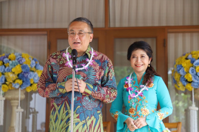 รองผู้ว่าราชการจังหวัด นำส่วนราชการ ร่วมสรงน้ำพระและรดน้ำขอพ ... พารามิเตอร์รูปภาพ 1