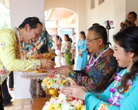 รองผู้ว่าราชการจังหวัด นำส่วนราชการ ร่วมสรงน้ำพระและรดน้ำขอพ ... พารามิเตอร์รูปภาพ 7