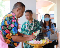 รองผู้ว่าราชการจังหวัด นำส่วนราชการ ร่วมสรงน้ำพระและรดน้ำขอพ ... พารามิเตอร์รูปภาพ 11