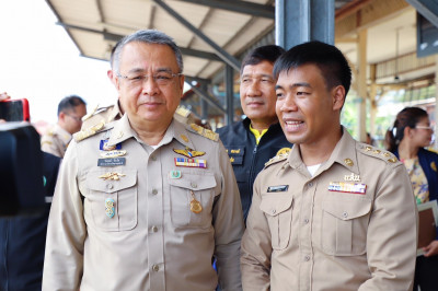 &quot;คนดีสำคัญกว่าทุกสิ่ง&quot; ผู้ว่าฯสุราษฎร์ มอบประกาศนียบัตร ชมเช ... พารามิเตอร์รูปภาพ 1