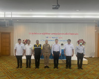 รองผู้ว่าราชการจังหวัดสุราษฎร์ธานี ให้การต้อนรับพลอากาศเอก น ... พารามิเตอร์รูปภาพ 6