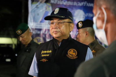 ผู้ว่าราชการจังหวัดสุราษฎร์ธานี จับมือ ผู้บัญชาการตำรวจท่องเ ... พารามิเตอร์รูปภาพ 1