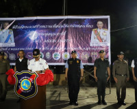 ผู้ว่าราชการจังหวัดสุราษฎร์ธานี จับมือ ผู้บัญชาการตำรวจท่องเ ... พารามิเตอร์รูปภาพ 2