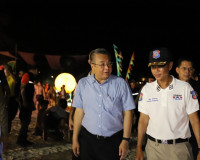 ผู้ว่าราชการจังหวัดสุราษฎร์ธานี จับมือ ผู้บัญชาการตำรวจท่องเ ... พารามิเตอร์รูปภาพ 5
