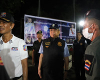 ผู้ว่าราชการจังหวัดสุราษฎร์ธานี จับมือ ผู้บัญชาการตำรวจท่องเ ... พารามิเตอร์รูปภาพ 9
