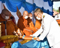 จังหวัดสุราษฎร์ธานี พร้อมใจร่วมพิธีทำบุญตักบาตรข้าวสารอาหารแ ... พารามิเตอร์รูปภาพ 4