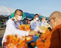 จังหวัดสุราษฎร์ธานี พร้อมใจร่วมพิธีทำบุญตักบาตรข้าวสารอาหารแ ... พารามิเตอร์รูปภาพ 10