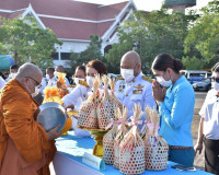 จังหวัดสุราษฎร์ธานี พร้อมใจร่วมพิธีทำบุญตักบาตรข้าวสารอาหารแ ... พารามิเตอร์รูปภาพ 12