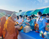 จังหวัดสุราษฎร์ธานี พร้อมใจร่วมพิธีทำบุญตักบาตรข้าวสารอาหารแ ... พารามิเตอร์รูปภาพ 13