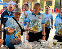 รองผู้ว่าราชการจังหวัดสุราษฎร์ธานี เป็นประธานเปิดกิจกรรมเดิน ... พารามิเตอร์รูปภาพ 9