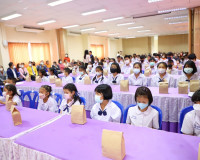 สมาคมชาวสุราษฎร์ธานีมอบทุนการศึกษาให้กับนักเรียนในเขตจังหวัด ... พารามิเตอร์รูปภาพ 20