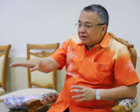 ผู้ว่าฯสุราษฎร์ธานี จับมือ นายแพทย์สาธารณสุข แถลง พบหญิงต่าง ... พารามิเตอร์รูปภาพ 2