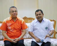 ผู้ว่าฯสุราษฎร์ธานี จับมือ นายแพทย์สาธารณสุข แถลง พบหญิงต่าง ... พารามิเตอร์รูปภาพ 3