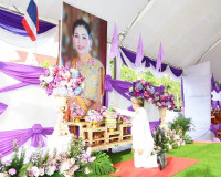 พุทธศาสนิกชนจังหวัดสุราษฎร์ธานีพร้อมใจทำบุญตักบาตร ถวายพระรา ... พารามิเตอร์รูปภาพ 1