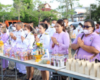 พุทธศาสนิกชนจังหวัดสุราษฎร์ธานีพร้อมใจทำบุญตักบาตร ถวายพระรา ... พารามิเตอร์รูปภาพ 17