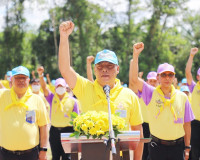 พุทธศาสนิกชนจังหวัดสุราษฎร์ธานีพร้อมใจทำบุญตักบาตร ถวายพระรา ... พารามิเตอร์รูปภาพ 23