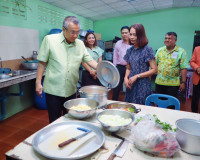 ผู้ว่าฯ สุราษฎร์ธานี ลงพื้นที่สุ่มตรวจโครงการอาหารกลางวัน แล ... พารามิเตอร์รูปภาพ 2