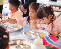 ผู้ว่าฯ สุราษฎร์ธานี ลงพื้นที่สุ่มตรวจโครงการอาหารกลางวัน แล ... พารามิเตอร์รูปภาพ 4