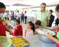 ผู้ว่าฯ สุราษฎร์ธานี ลงพื้นที่สุ่มตรวจโครงการอาหารกลางวัน แล ... พารามิเตอร์รูปภาพ 12