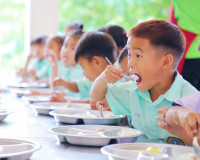 ผู้ว่าฯ สุราษฎร์ธานี ลงพื้นที่สุ่มตรวจโครงการอาหารกลางวัน แล ... พารามิเตอร์รูปภาพ 14