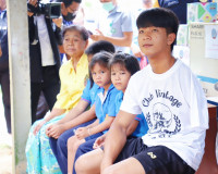 ผู้ว่าฯ สุราษฎร์ธานี ลงพื้นที่เยี่ยมให้กำลังใจ น้องโดม ผู้พิ ... พารามิเตอร์รูปภาพ 12