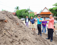 ผู้ว่าฯ สุราษฎร์ธานี ลงพื้นที่ตรวจสอบกรณีขุดพบ “พานทองคำ” ระ ... พารามิเตอร์รูปภาพ 3