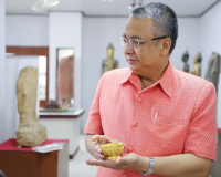 ผู้ว่าฯ สุราษฎร์ธานี ลงพื้นที่ตรวจสอบกรณีขุดพบ “พานทองคำ” ระ ... พารามิเตอร์รูปภาพ 7