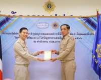 ปปส. ภาค 8 มอบโล่ประกาศเกียรติคุณบุคคลและองค์กรที่มีผลงานยอด ... พารามิเตอร์รูปภาพ 12