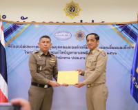 ปปส. ภาค 8 มอบโล่ประกาศเกียรติคุณบุคคลและองค์กรที่มีผลงานยอด ... พารามิเตอร์รูปภาพ 13